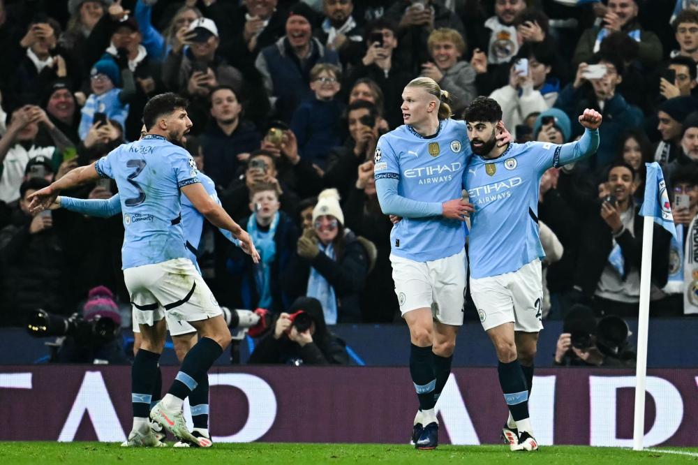 球的青少年 球的青少年